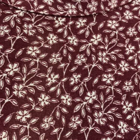 American Eagle Top Cold Shoulder Blouse XS Burgundy White🌀 - Picture 14 of 16